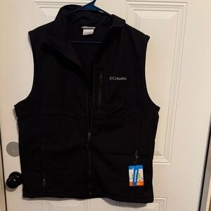 Columbia Black Outdoor Vest, NWTs, LARGE